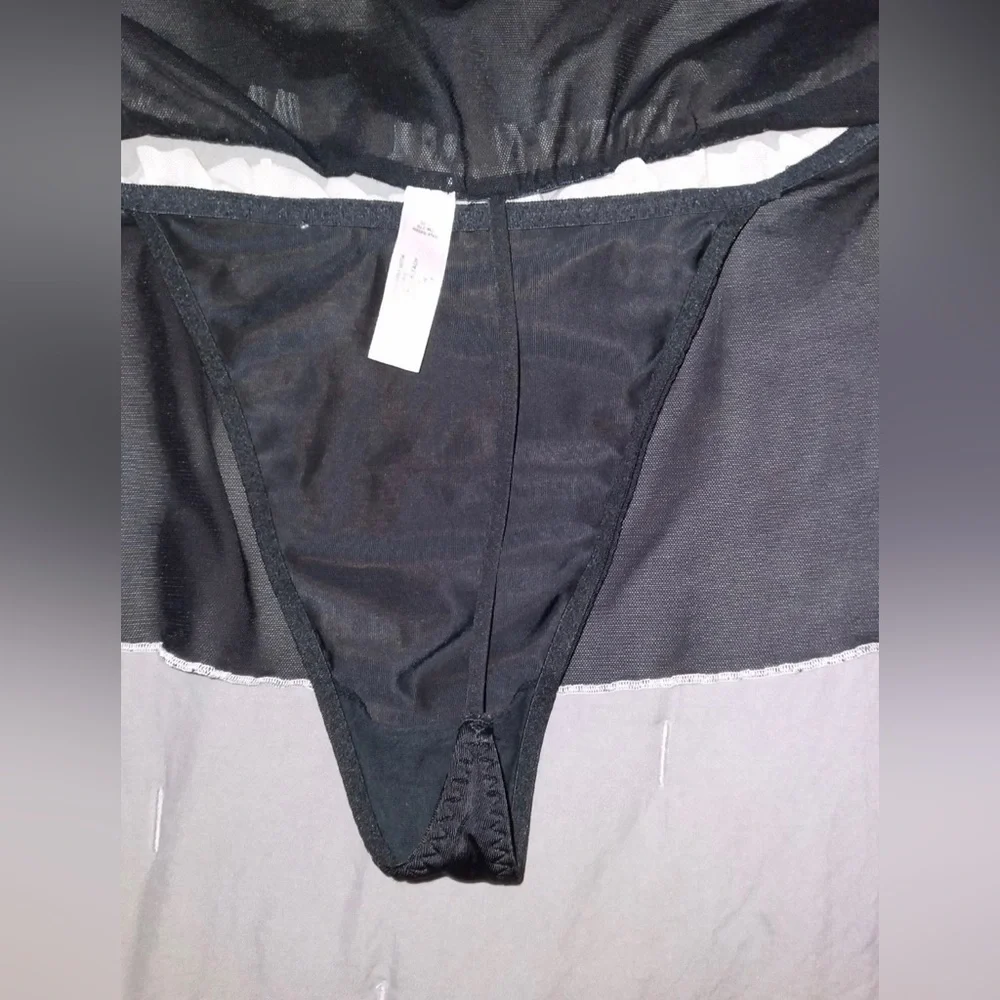 NWOT Vintage 2005 Victoria’s Secret Black & Pink Bra & Skirted Thong Set - Picture 6 of 7